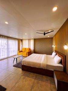 Ένα ή περισσότερα κρεβάτια σε δωμάτιο στο Hornbill Resorts