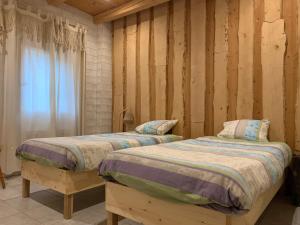 En eller flere senge i et værelse på Gîte Arizona - Le Mas De Peyraube + 12 billeder