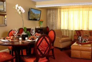 Posezení v ubytování Jockey Club Suites
