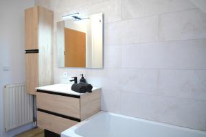 Koupelna v ubytování Appartement chaleureux - 20 min de Strasbourg + 16 fotografií