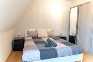 Postel nebo postele na pokoji v ubytování Appartement chaleureux - 20 min de Strasbourg