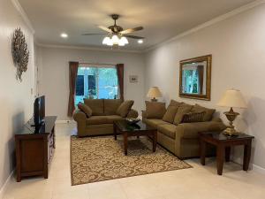 Et opholdsområde på Vacation Garden Villa