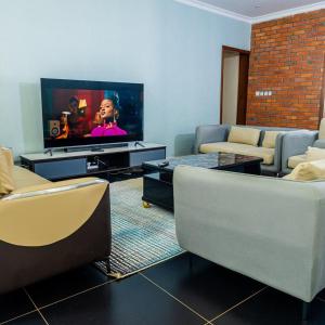 Μια τηλεόραση ή/και κέντρο ψυχαγωγίας στο halohome