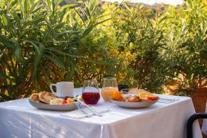 Jídlo v hotelu nebo okolí + 58 fotografií