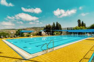 Hồ bơi trong/gần Keshet Eilon - Suites and Villas