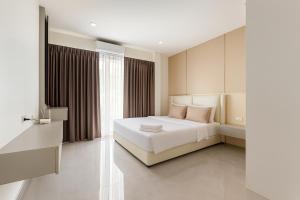 Ένα ή περισσότερα κρεβάτια σε δωμάτιο στο 芭提雅独栋阳光别墅 带私人泳池 靠近中天海滩 4卧室5卫2厅 度假首选56 +74 φωτογραφίες