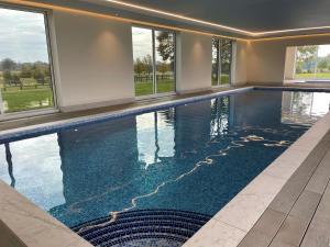 Swimmingpoolen hos eller tæt på Martley Hall Estate by Group Retreats