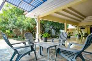 Κήπος έξω από το RedDoorz Near Monjali Yogyakarta