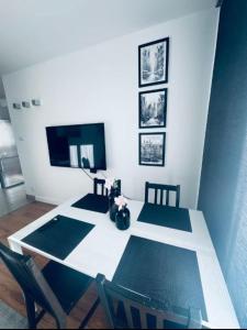 TV a/nebo společenská místnost v ubytování MD Neptun