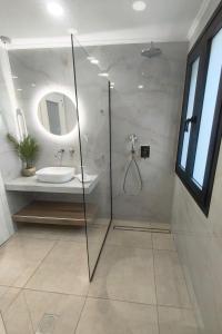 Ένα μπάνιο στο CONSTA Luxury House