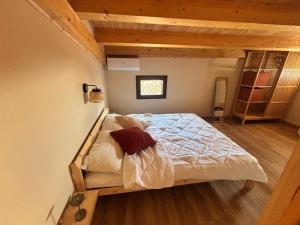 Ένα ή περισσότερα κρεβάτια σε δωμάτιο στο Case Monte Arso -Etna sud est-