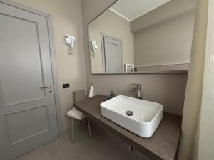 Ένα μπάνιο στο Mater Domini +29 φωτογραφίες