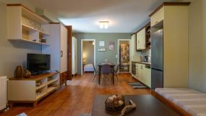 a living room with a kitchen and a dining room at Stilvi in Tsagarada