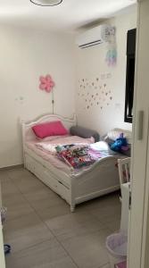 Galería fotográfica de דירה חמה ונעימה לשומרי מסורת en Modi'in