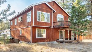 a wooden house with a porch and a balcony at Blitzen by AvantStay Pet-Friendly Tahoe Retreat Near Heavenly Ski Resort in South Lake Tahoe
