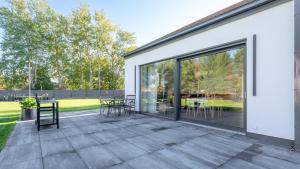 Κήπος έξω από το Inteligentne rubinowe domy z sauną, Sun & Snow