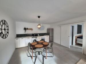 Φωτογραφία από το άλμπουμ του Appartement neuf en forêt σε Peynier