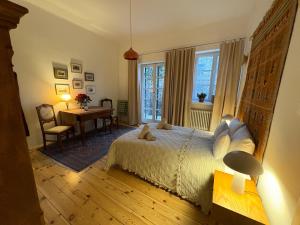 Ένα ή περισσότερα κρεβάτια σε δωμάτιο στο Apartament przy księgarni