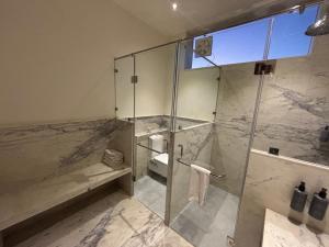 Ένα μπάνιο στο Guldaar Sariska - A luxury Forest Resort