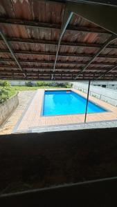 Bazén v ubytování Western Ghats Holiday Home nebo v jeho okolí