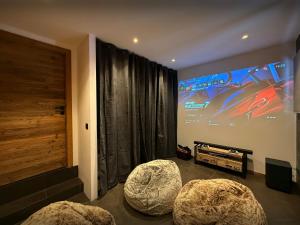 Una televisión o centro de entretenimiento en Chalet Càlid - OVO Network