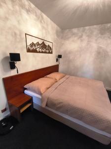 Ένα ή περισσότερα κρεβάτια σε δωμάτιο στο Apartmán Eli Veľká Lomnica Tatragolf