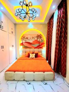 a bedroom with a large bed with a chandelier at Eden- Jacuzzi Privé et Terasse à 5mn de la plage in Dakar