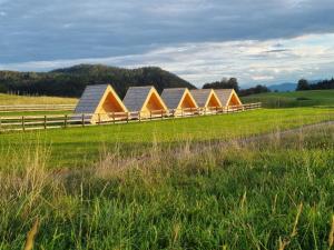 Φυσικό τοπίο κοντά σε οργανωμένο κάμπινγκ