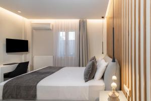 En eller flere senge i et værelse på Elysian Residences Heraklion + 29 billeder