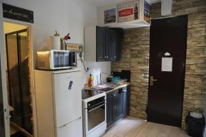 Кухня или мини-кухня в Studio moderne à Nice, 30 m² avec terrasse
 +7 фотографий