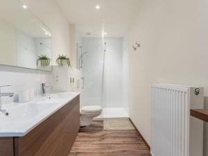 Et badeværelse på Villa Notre Refuge - Your Belle Époque Escape by Interhome