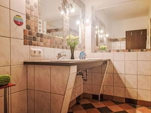 Et badeværelse på Apartment Appartement 2 by Interhome