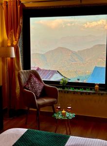 Nespecifikovaný výhled na hory nebo výhled na hory při pohledu z hotelu