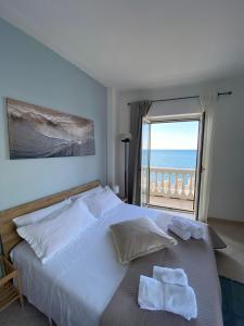 a bedroom with a bed with a view of the ocean at Aquamaris in Giovinazzo