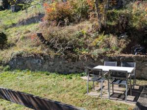 Κήπος έξω από το Apartment Ember by Interhome