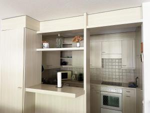 O bucătărie sau chicinetă la Apartment Blumenweg 2-1 by Interhome