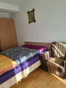 Ένα ή περισσότερα κρεβάτια σε δωμάτιο στο Aparments Ohrid