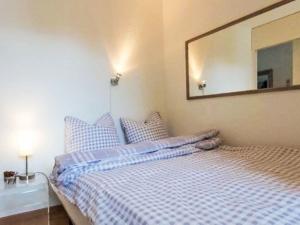 Ένα ή περισσότερα κρεβάτια σε δωμάτιο στο Apartment Center Communal 1D by Interhome