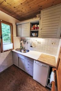 Η κουζίνα ή μικρή κουζίνα στο Holiday Home Ferienhaus Licht by Interhome +8 φωτογραφίες