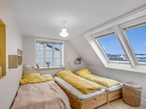 Ένα ή περισσότερα κρεβάτια σε δωμάτιο στο Holiday Home Goodje - 300m from the sea by Interhome