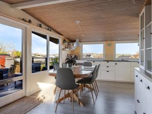 Μπαλκόνι ή βεράντα στο Holiday Home Martti - 200m from the sea by Interhome