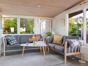 Χώρος καθιστικού στο Holiday Home Martti - 200m from the sea by Interhome