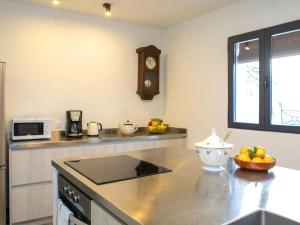 Η κουζίνα ή μικρή κουζίνα στο Holiday Home Peral by Interhome +27 φωτογραφίες