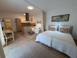 Postel nebo postele na pokoji v ubytování Naturgartenurlaub in Steffis Ferienwohnungen