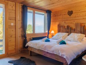 Postel nebo postele na pokoji v ubytování Chalet Le Bouquetin by Interhome