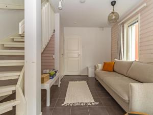 Χώρος καθιστικού στο Holiday Home Hailuodon villa merituuli by Interhome