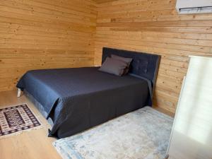 En eller flere senge i et værelse på Bungalow Chilia