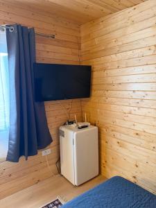 En eller flere senge i et værelse på Bungalow Chilia + 4 billeder