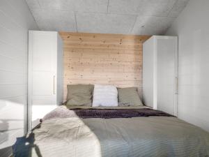 Un pat sau paturi într-o cameră la Holiday Home Daren - 700m from the sea by Interhome +16 fotografii