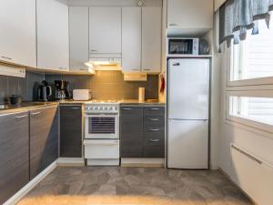 Η κουζίνα ή μικρή κουζίνα στο Holiday Home Kotipaljakka a3 by Interhome